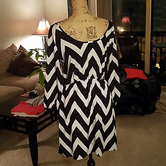 Black and white dress - Picture 2 of 3